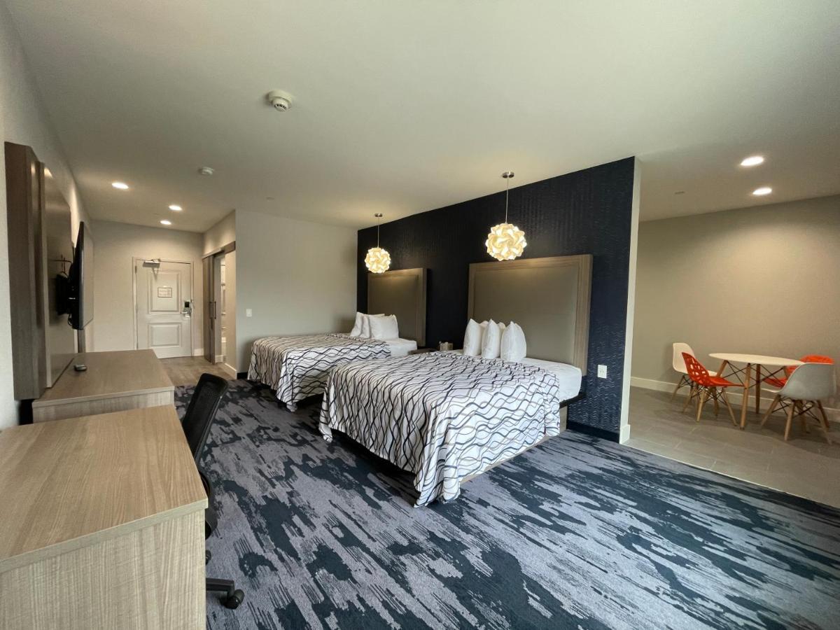 Palace Blue Houston East Beltway 8 4* Cloverleaf