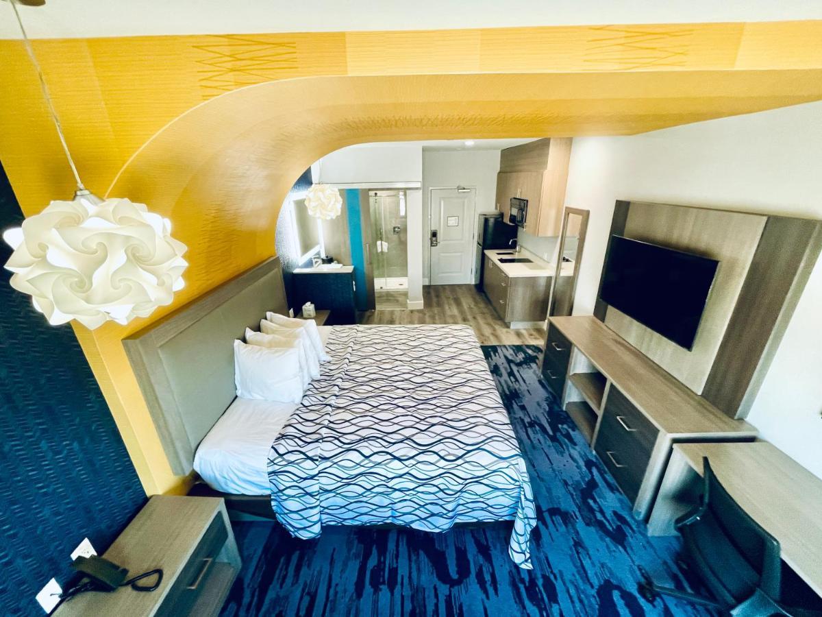 Palace Blue Houston East Beltway 8 Hotel