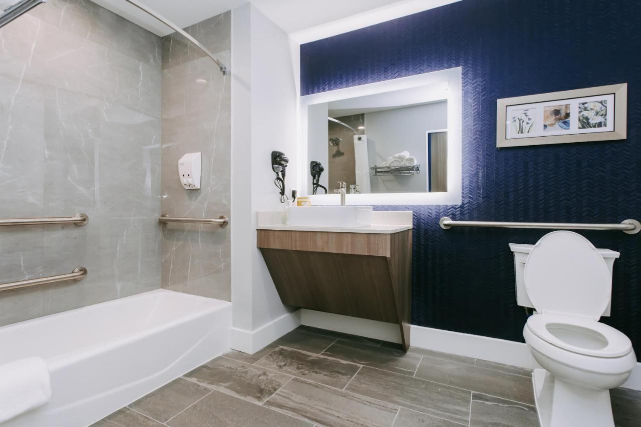 Palace Blue Houston East Beltway 8 Otel 4*